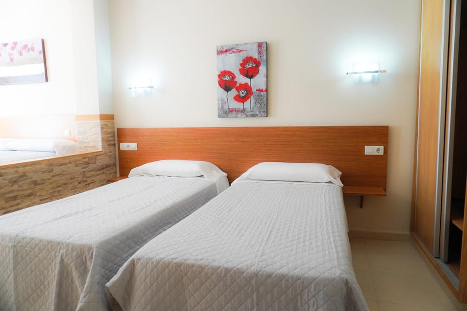 Bed, Photo of the whole room, Decorative detail