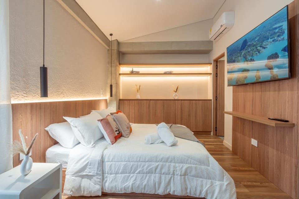 Bed, TV and multimedia, Photo of the whole room, Bedroom, air conditioner