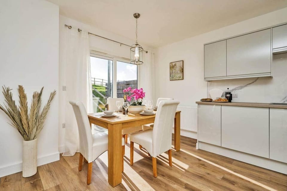 An island retreat at Sunset Bay Apartment in Ventnor