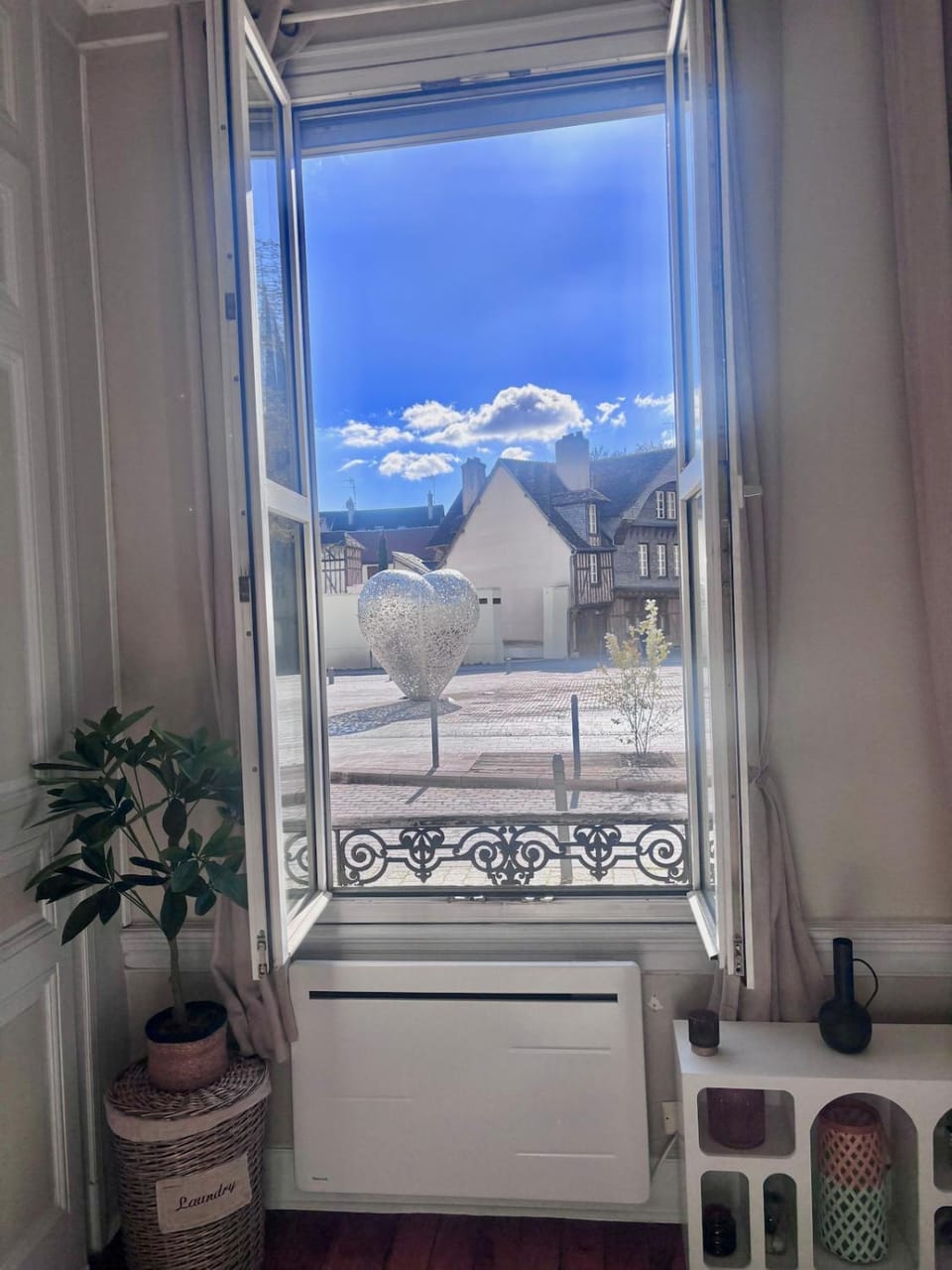 Appartement Face au Cœur Troyen avec cour privative terrasse Apartment in Troyes