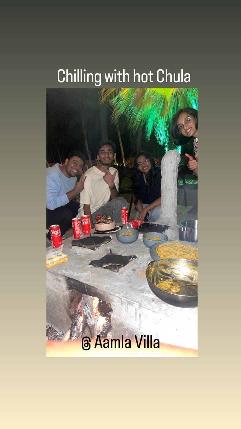 Aamla Villa-Garden Jacuzzi-open cinema-BBQ party Villa in Gujarat