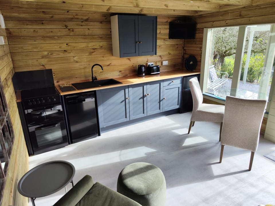 Vineyard Holiday Lodge near Ledbury House in Malvern Hills District