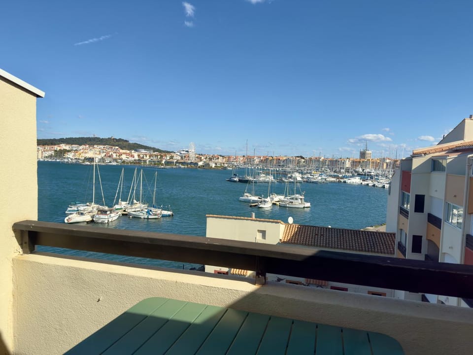Le belvédère de l'ile - 4pers - Vue sur le port - Parking - Clim - Wifi - Histoire de Clés Apartment in Agde