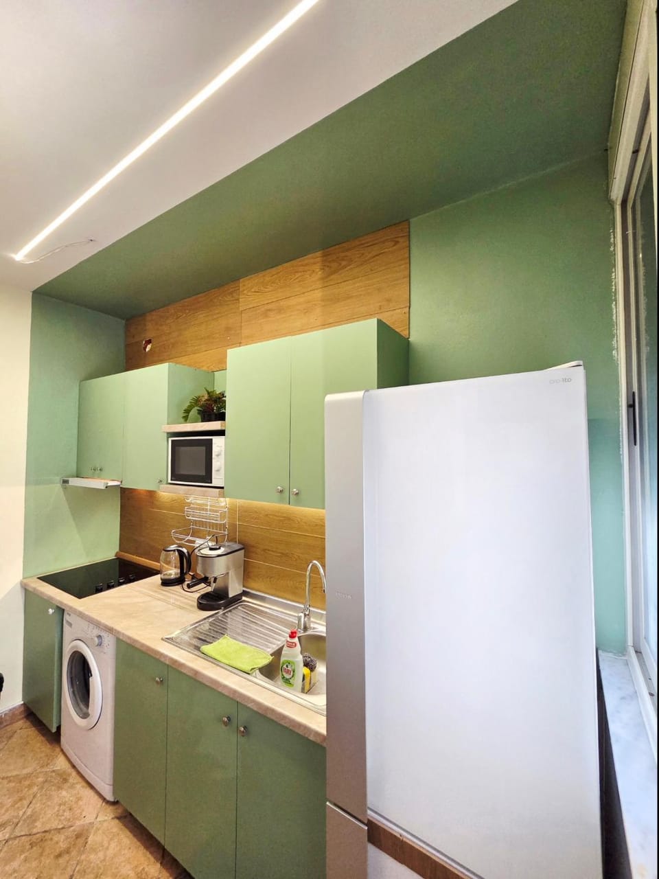 Kitchen or kitchenette, stove, washing machine