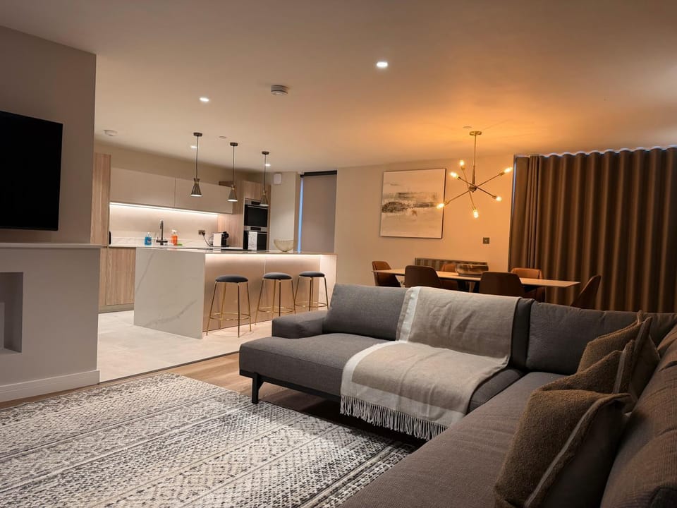 Luxury River View Duplex & Penthouse with Spa in Central Shrewsbury Apartment in Shrewsbury