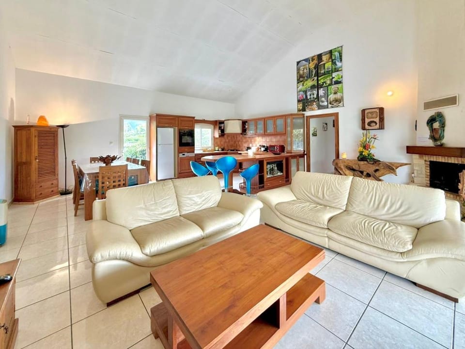 Villa Fanir, Nature, Calme et Vue Montagne Bed and Breakfast in Réunion