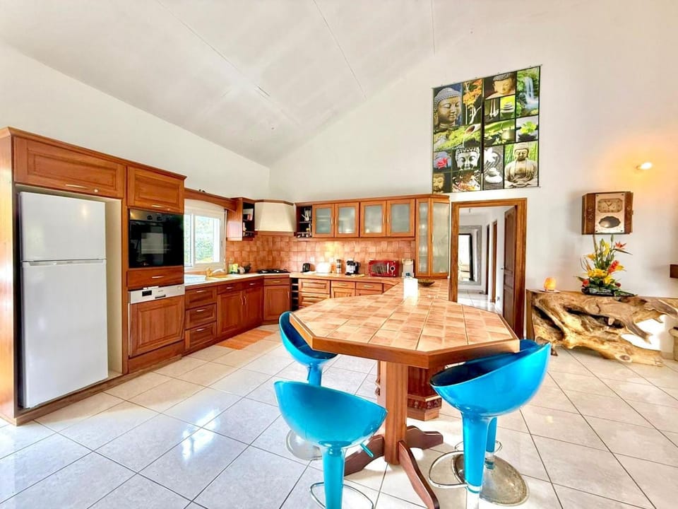 Villa Fanir, Nature, Calme et Vue Montagne Bed and Breakfast in Réunion