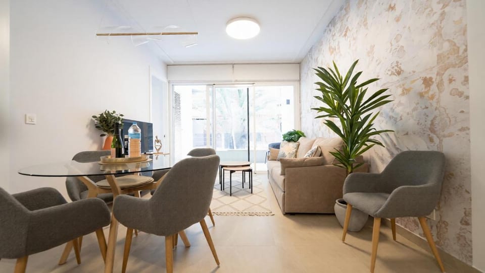 TV and multimedia, Seating area, Dining area