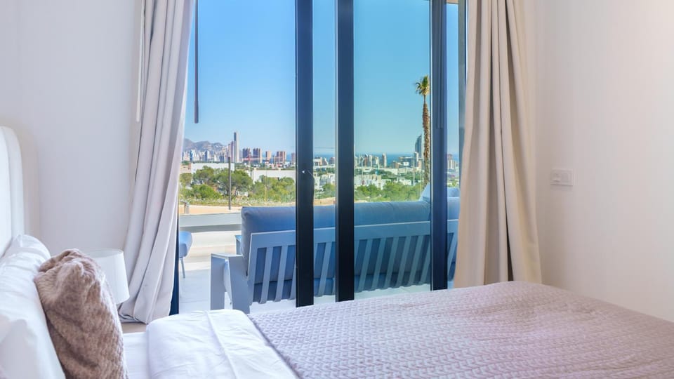 Bedroom, City view