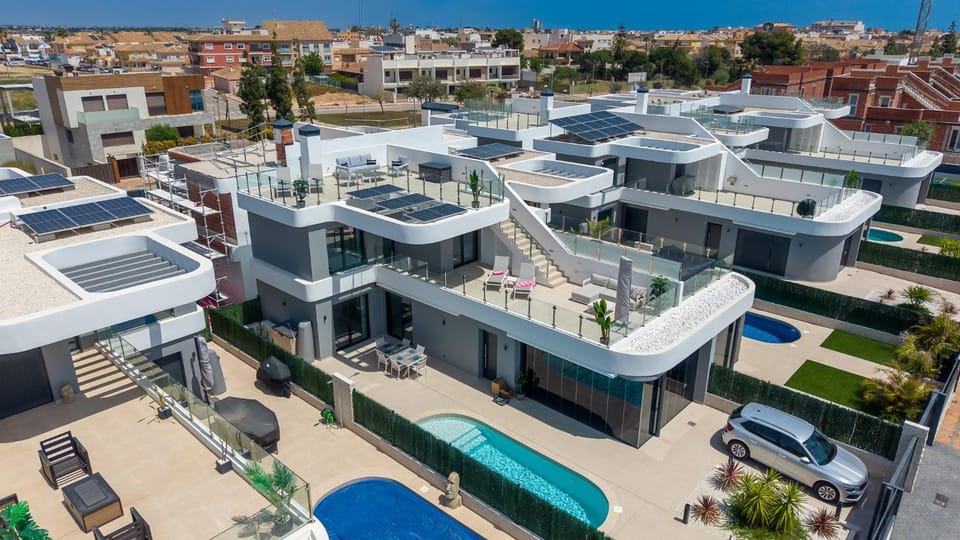 Property building, Garden, Balcony/Terrace, Pool view, Swimming pool