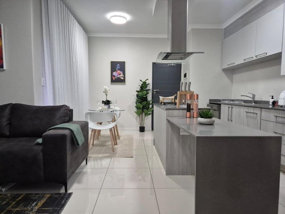 The One Geometric Gem - 1 Bed Luxury meets Style Apartment in Gauteng
