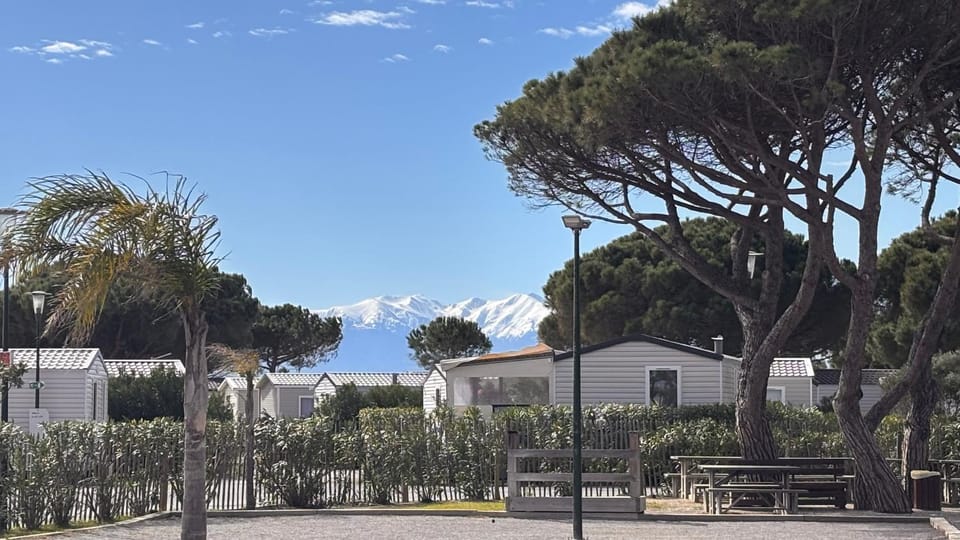 MOBILHOME BORA BORA 6 à 8 PERSONNES Campground/ 
RV Resort in Canet-en-Roussillon