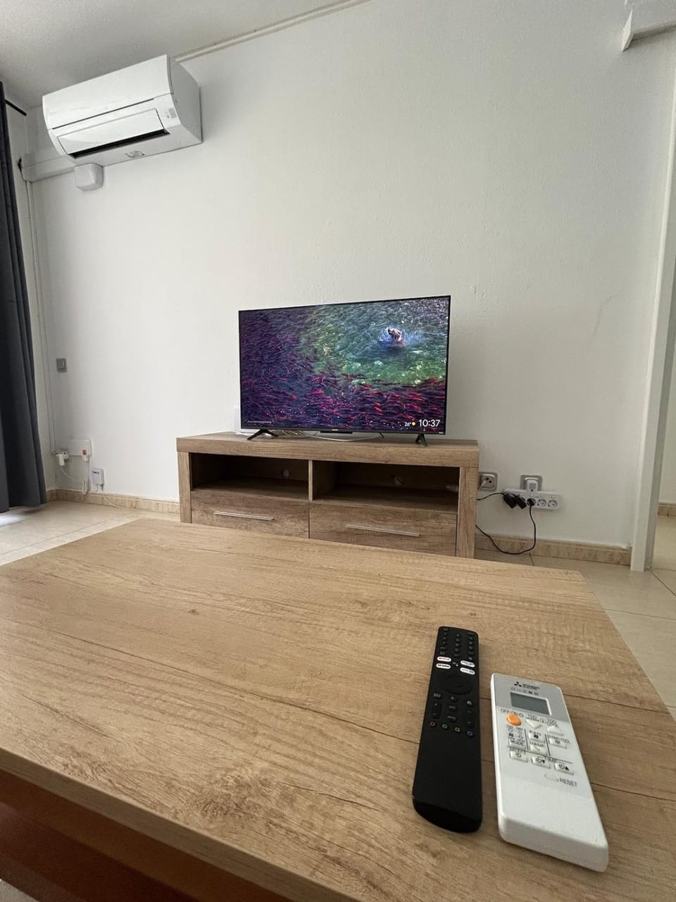 Communal lounge/ TV room, TV and multimedia, air conditioner