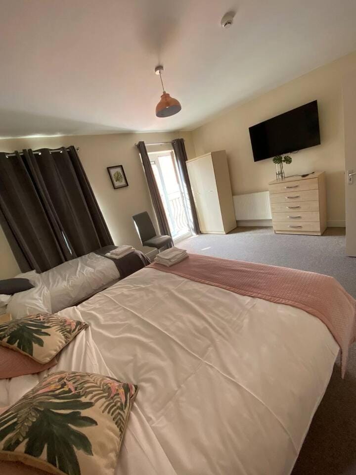 Large 4 bedroomed house, Wi-fi & Parking House in Boston