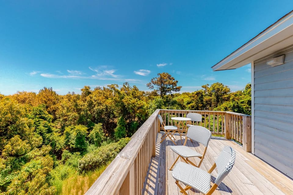 Dock Holiday OBX Village House in Schooner Ridge