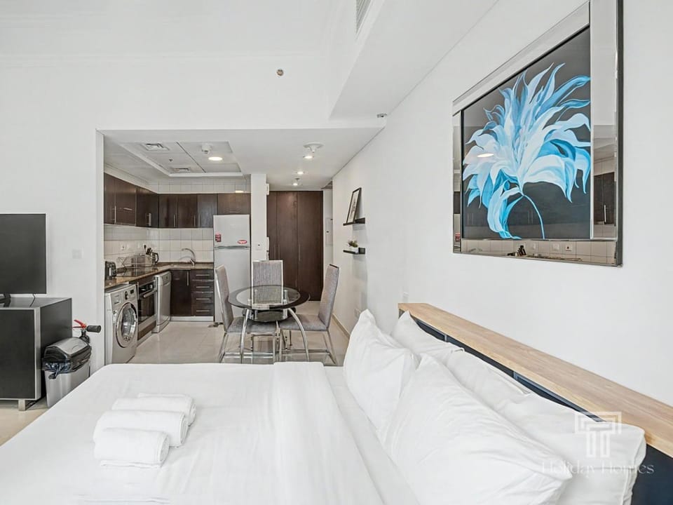 Marina Views | Corner Unit | Luxury Studio Apartment in Dubai