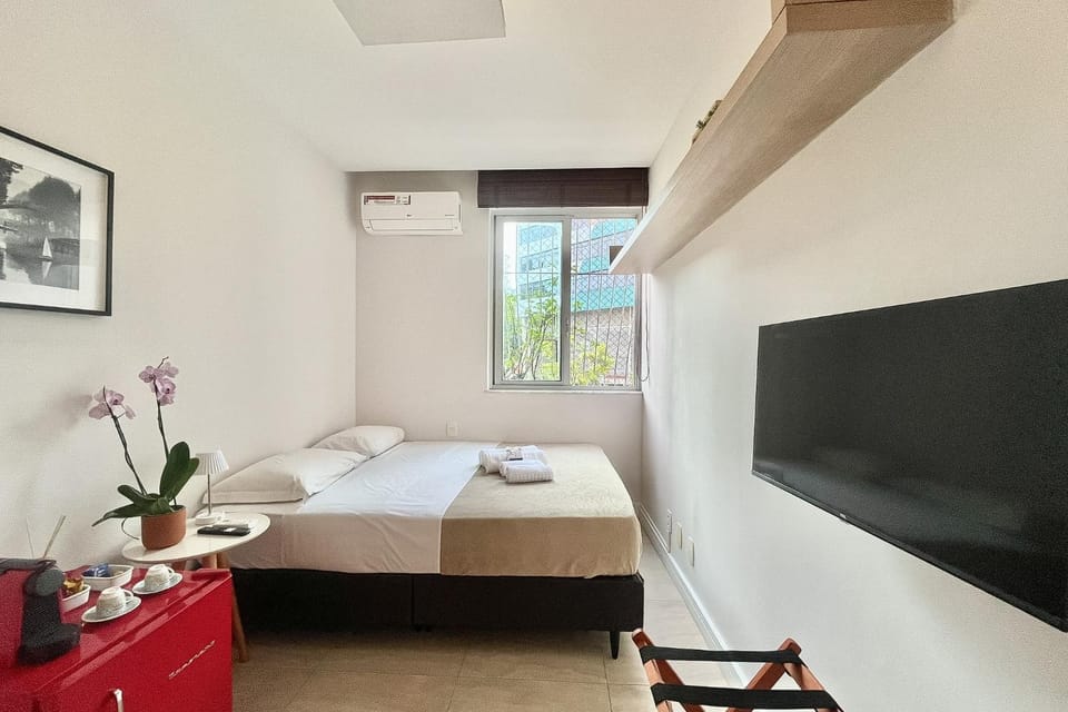 Bed, TV and multimedia, Bedroom, minibar, air conditioner
