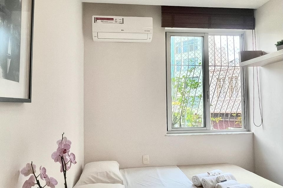 Bed, air conditioner