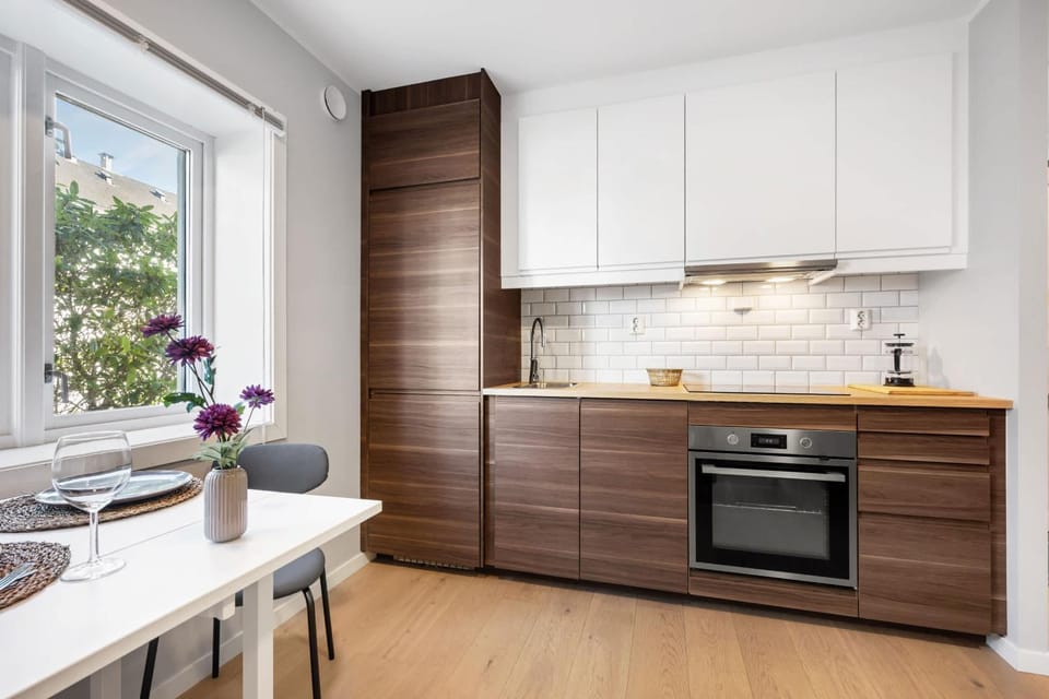Kitchen or kitchenette, dishwasher, oven, stove