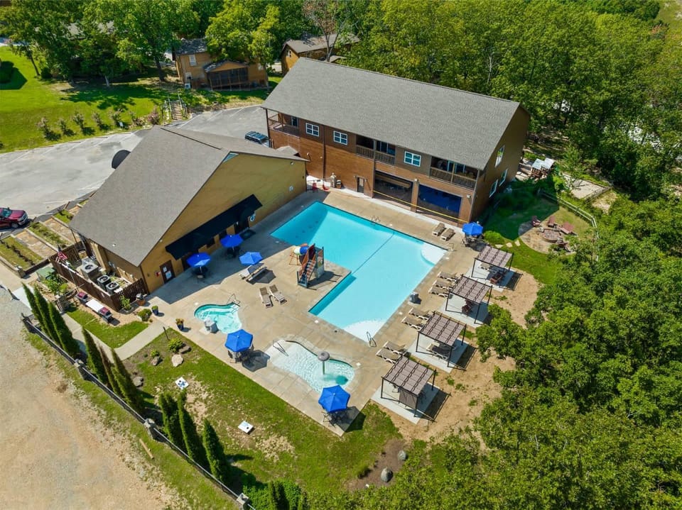 The Roost Hot Tub Fire Pit House in Indian Point