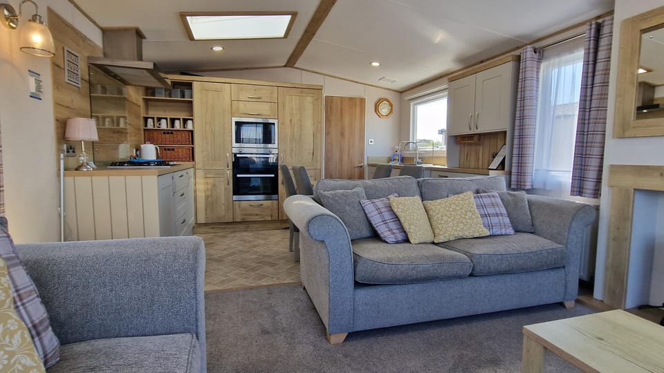 Ambleside Holiday Retreat, West Sands House in Selsey