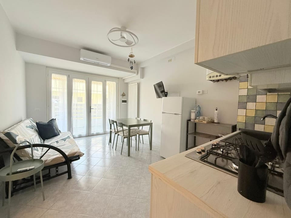 M457- Marcelli, trilocale con corte, aria condizionata e posto auto Apartment in Marcelli