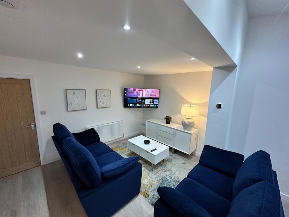 Communal lounge/ TV room, TV and multimedia, Living room