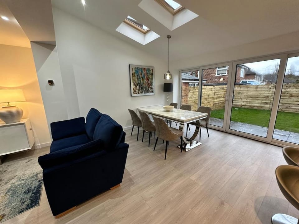 Seating area, Dining area