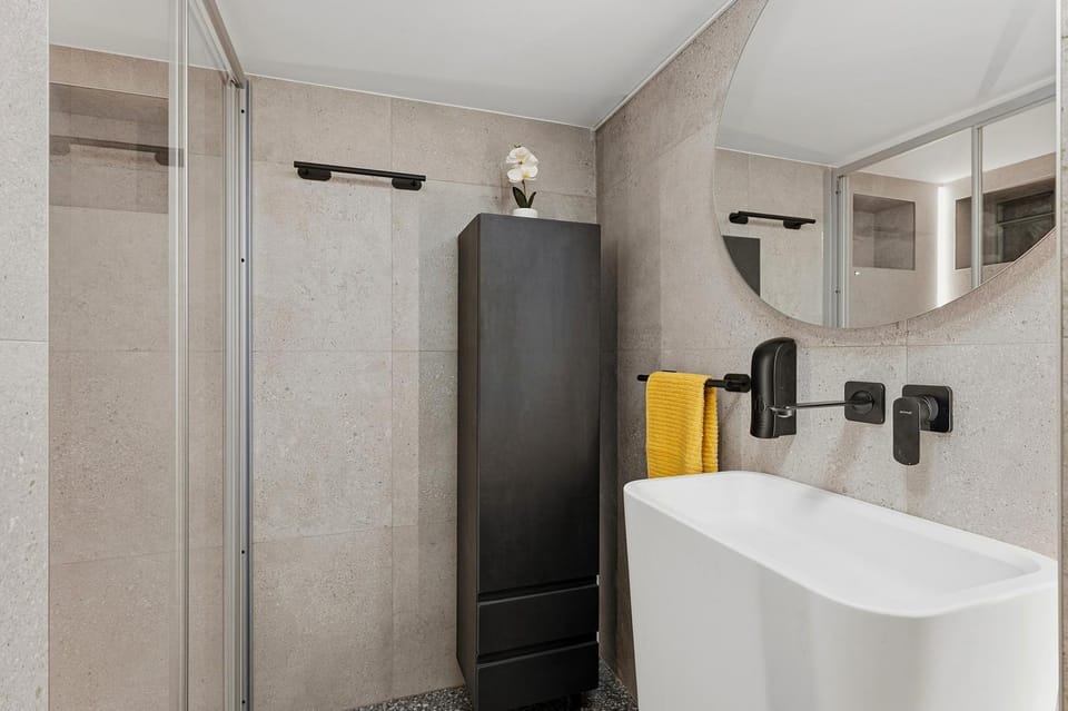 Shower, Bathroom, towels