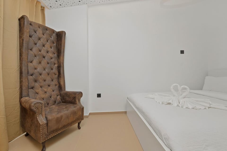 Bed, Seating area, Bedroom, towels