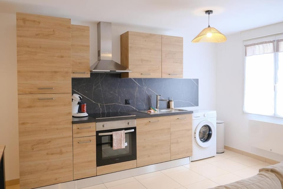 Kitchen or kitchenette, pet friendly, stove, toaster, washing machine