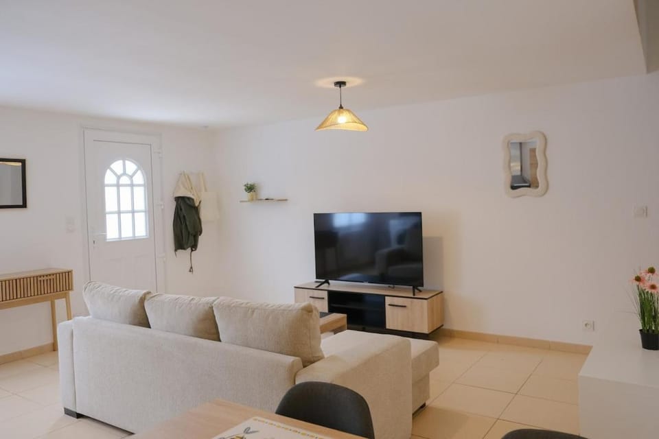 Communal lounge/ TV room, TV and multimedia, Living room