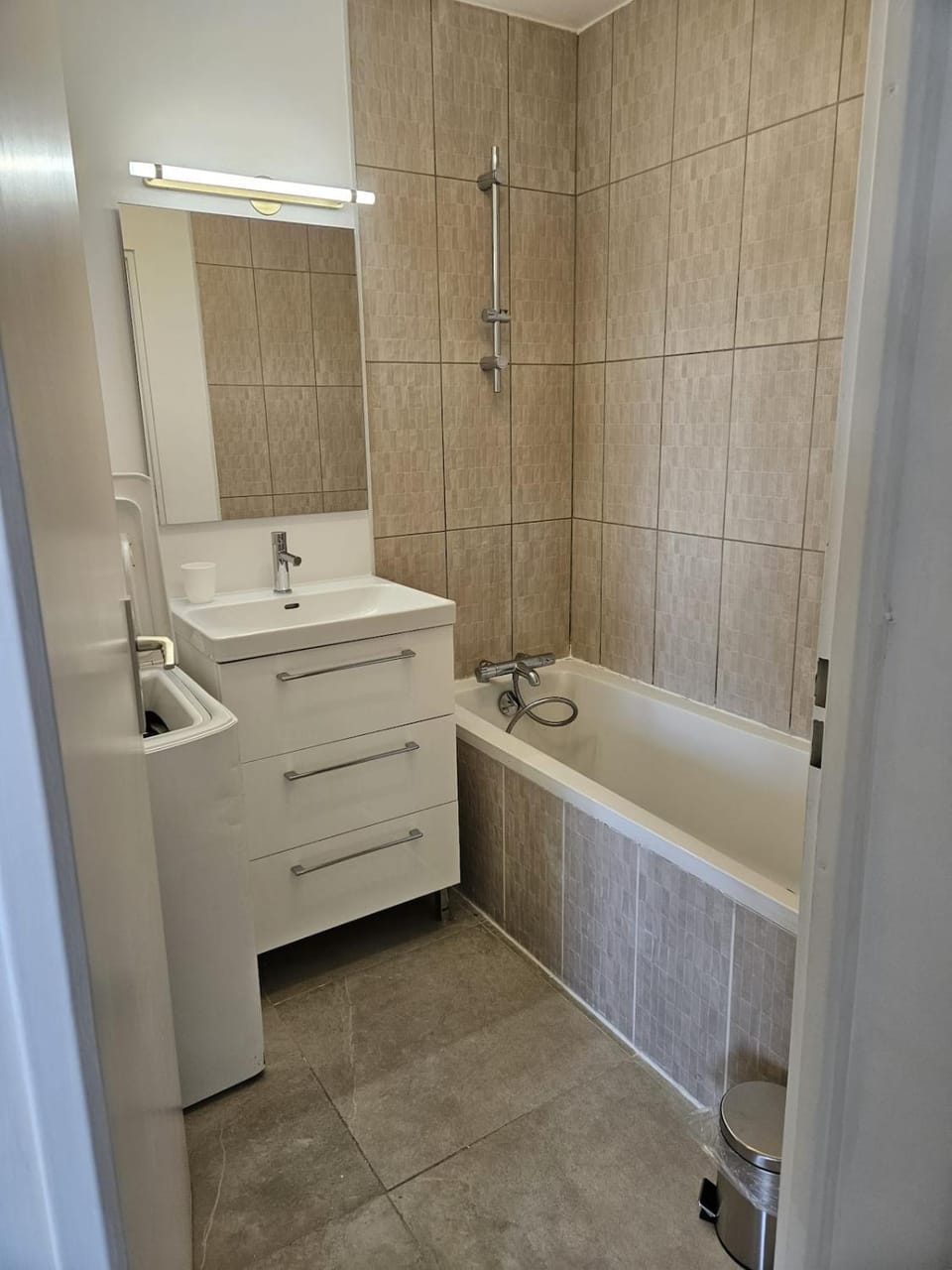 Bathroom, Bath, towels