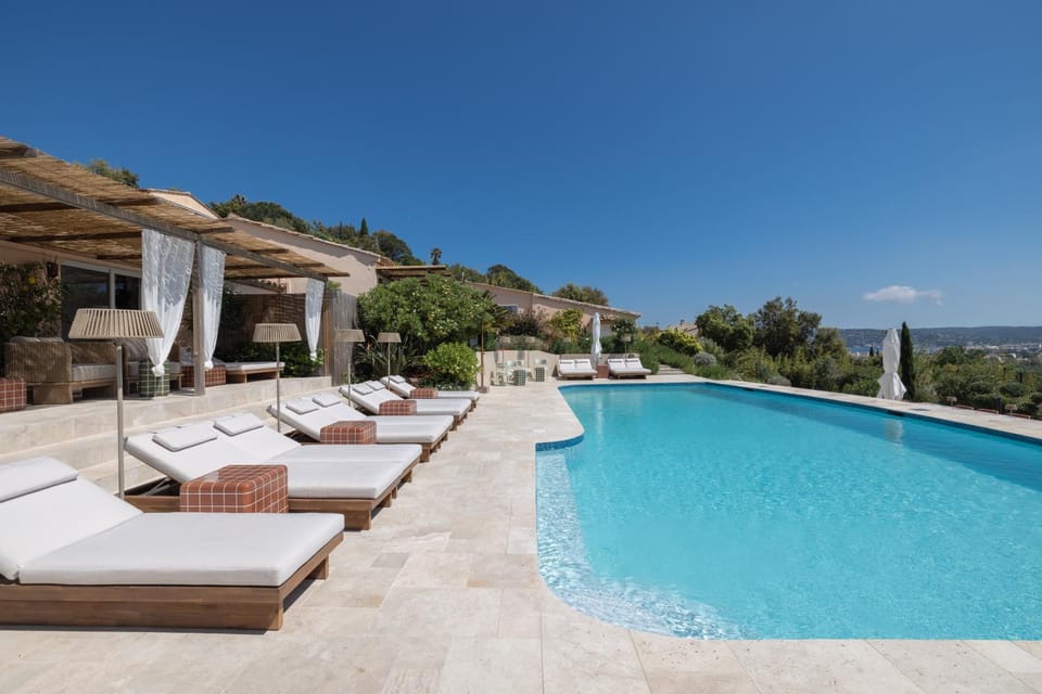 Natural landscape, Mountain view, Pool view, Swimming pool, sunbed