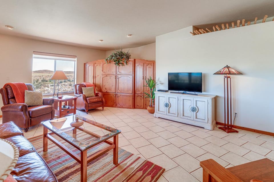 Golfer's Haven! Mtn-View Dewey Gem w/ Pool Access House in Prescott Valley