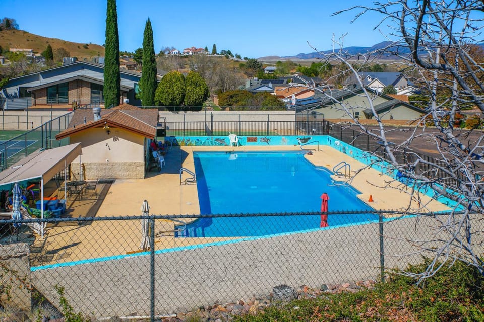 Golfer's Haven! Mtn-View Dewey Gem w/ Pool Access House in Prescott Valley