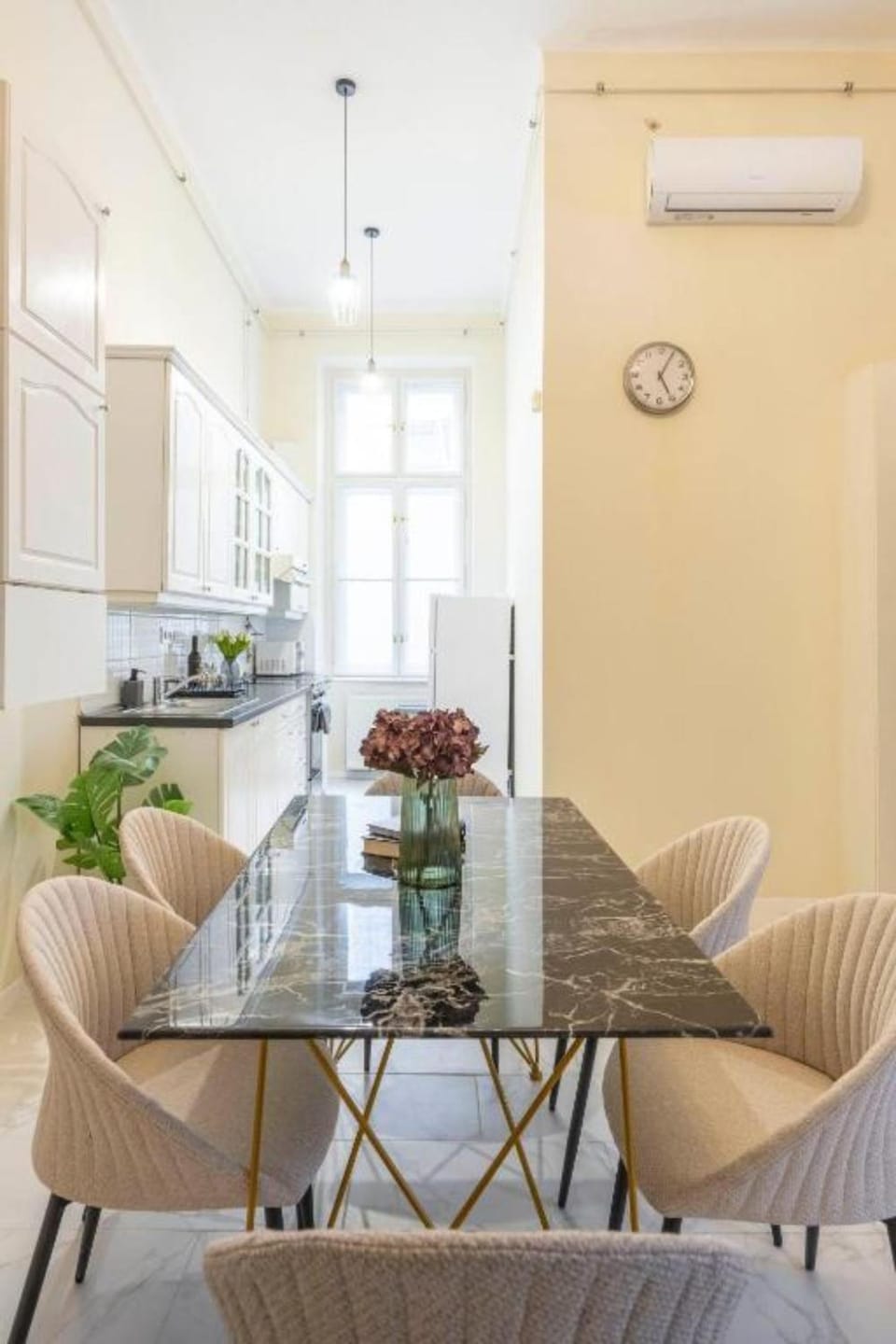 Kitchen or kitchenette, Seating area, Dining area, stove, air conditioner