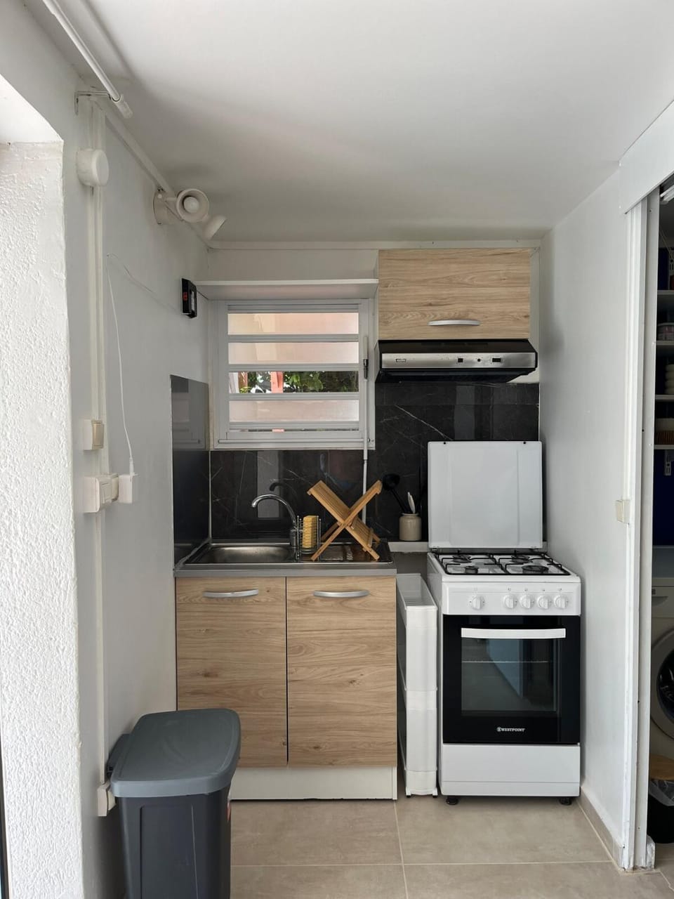 Kitchen or kitchenette, oven, stove