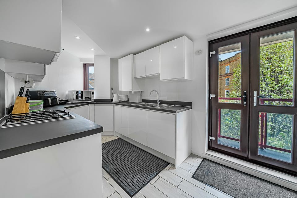Stylish 2BR Flat by Liverpool Street Station Apartment in London