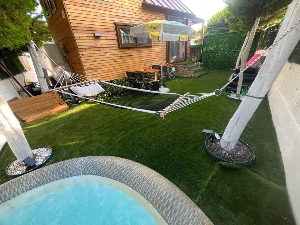 Garden, Hot Tub
