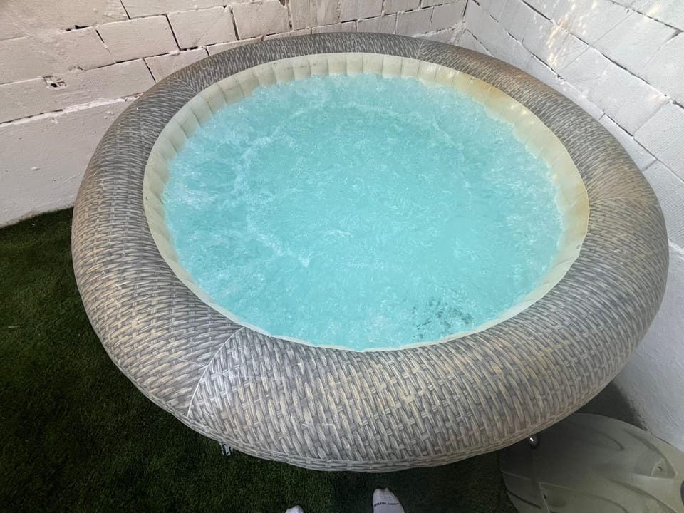 Garden, Hot Tub