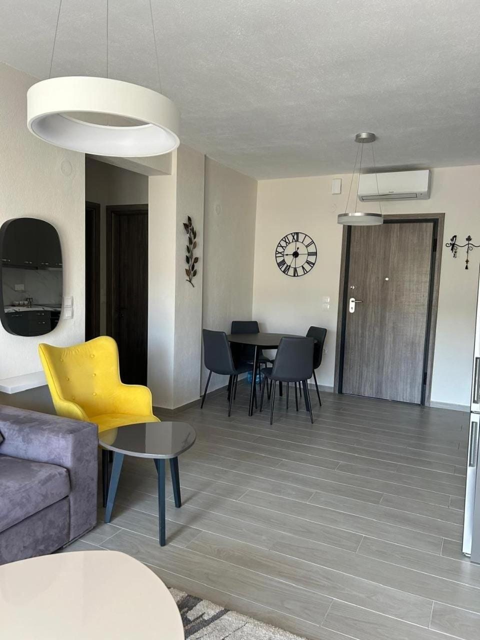 Seating area, Dining area