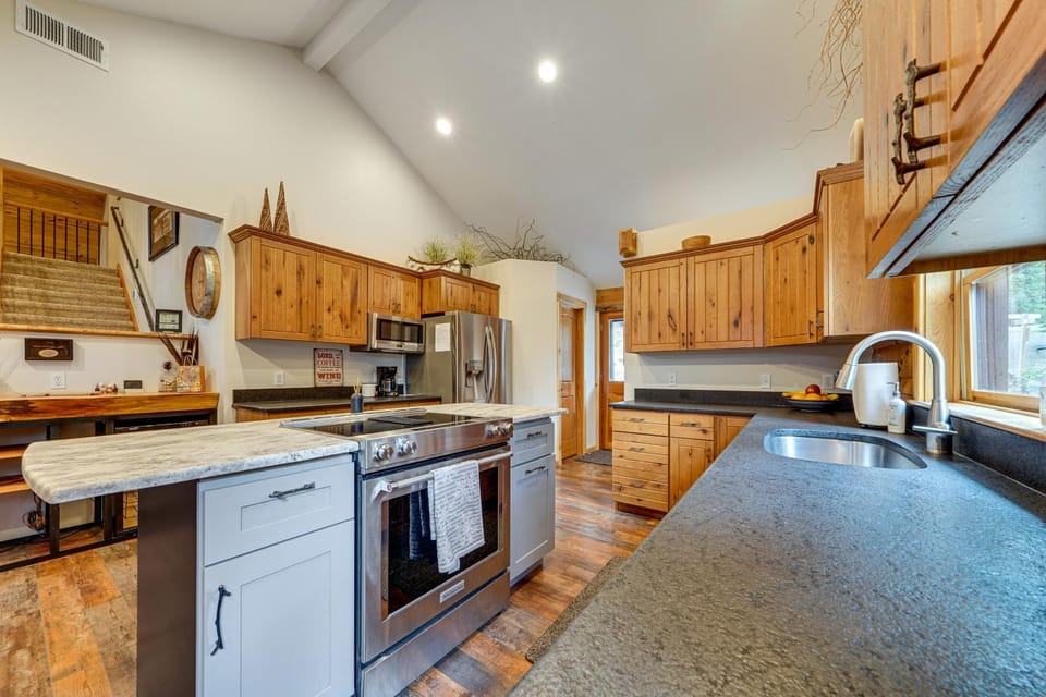 1 Mi to Cle Elum Lake! Family Cabin w/ Game Room Cabin in Roslyn