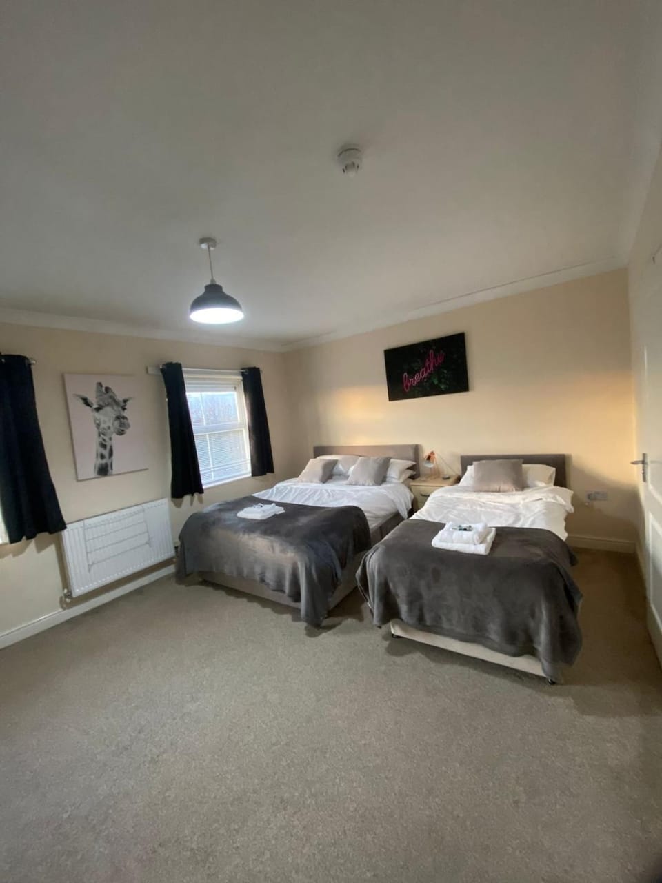 4 Double bedrooms,6 beds, free Wi-Fi, free parking House in Boston