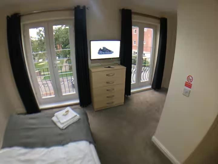 4 Double bedrooms,6 beds, free Wi-Fi, free parking House in Boston