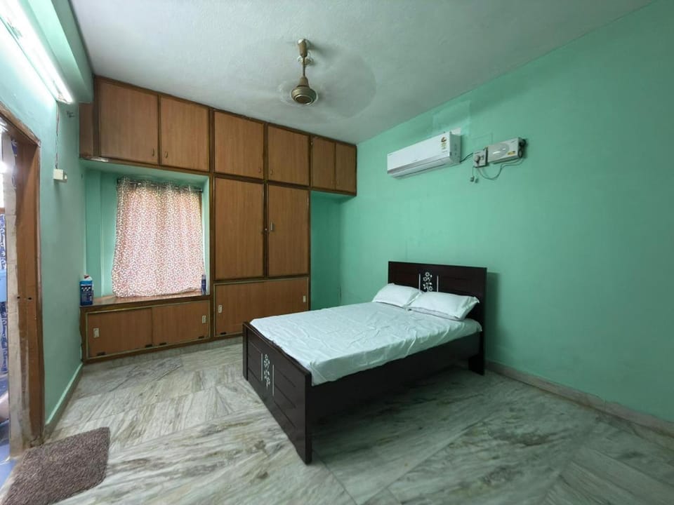 Bedroom, air conditioner