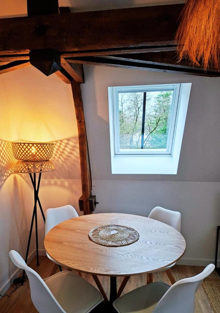 Seating area, Dining area