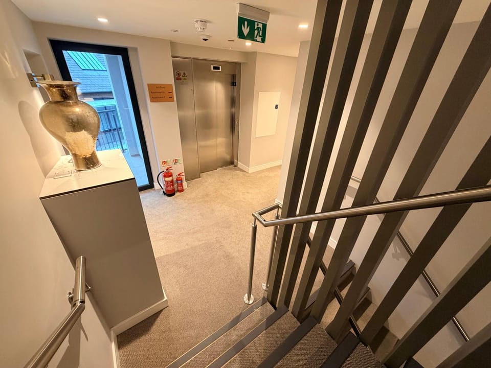 Luxury River View Penthouse Duplex with Rooftop Terrace, Spa & Gym Central Shrewsbury Apartment in Shrewsbury