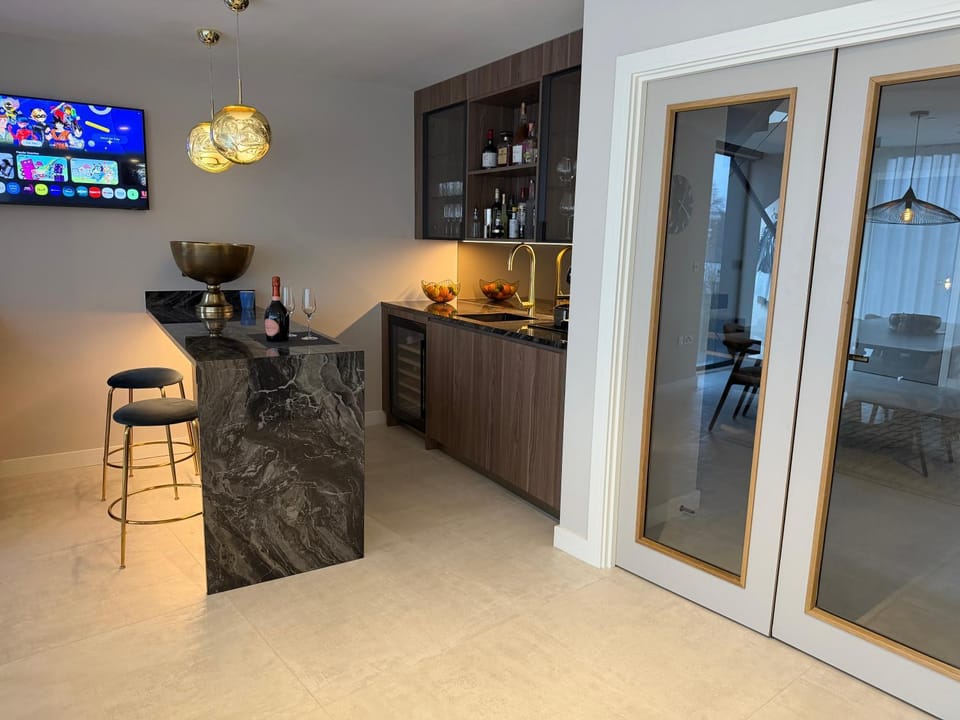 Luxury River View Penthouse Duplex with Rooftop Terrace, Spa & Gym Central Shrewsbury Apartment in Shrewsbury