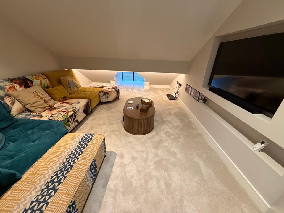 Luxury River View Penthouse Duplex with Rooftop Terrace, Spa & Gym Central Shrewsbury Apartment in Shrewsbury